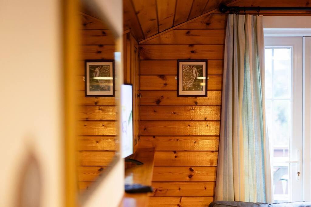 Cozy Norwegian Style Log Cabin In Rural Snowdonia - 2 Bedrooms & Parking By Seren Short Stays Ffestiniog 외부 사진