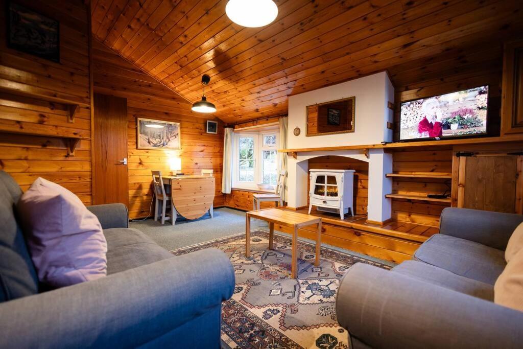 Cozy Norwegian Style Log Cabin In Rural Snowdonia - 2 Bedrooms & Parking By Seren Short Stays Ffestiniog 외부 사진
