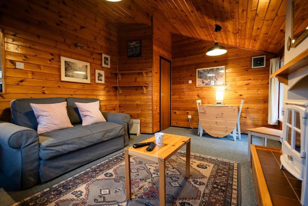 Cozy Norwegian Style Log Cabin In Rural Snowdonia - 2 Bedrooms & Parking By Seren Short Stays Ffestiniog 외부 사진