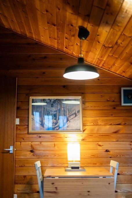 Cozy Norwegian Style Log Cabin In Rural Snowdonia - 2 Bedrooms & Parking By Seren Short Stays Ffestiniog 외부 사진