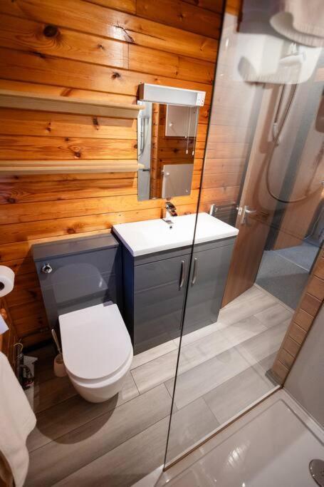 Cozy Norwegian Style Log Cabin In Rural Snowdonia - 2 Bedrooms & Parking By Seren Short Stays Ffestiniog 외부 사진