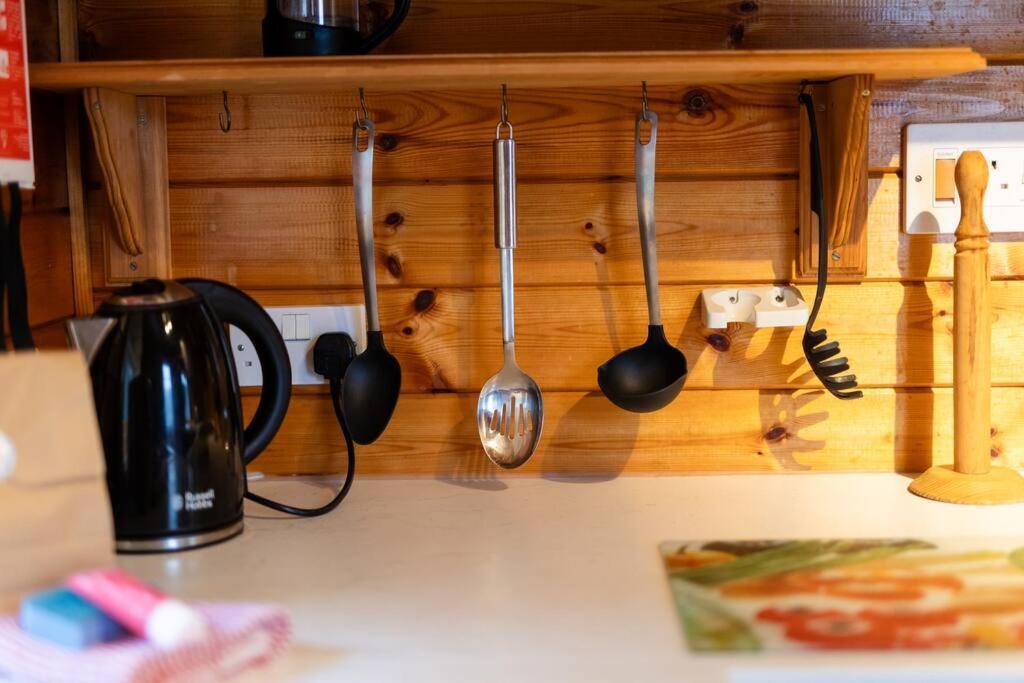 Cozy Norwegian Style Log Cabin In Rural Snowdonia - 2 Bedrooms & Parking By Seren Short Stays Ffestiniog 외부 사진