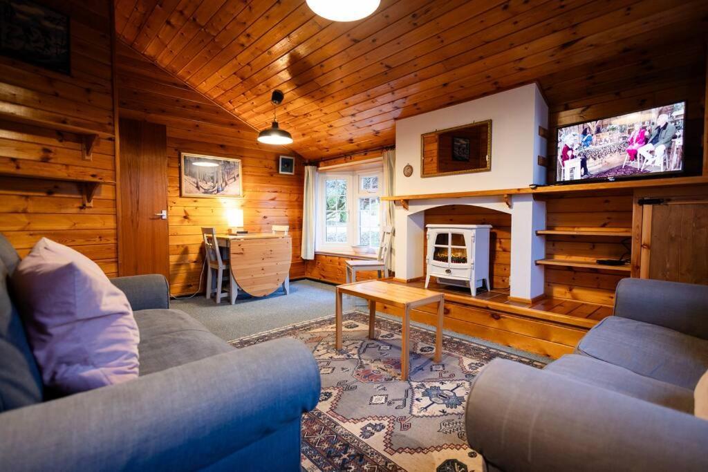 Cozy Norwegian Style Log Cabin In Rural Snowdonia - 2 Bedrooms & Parking By Seren Short Stays Ffestiniog 외부 사진
